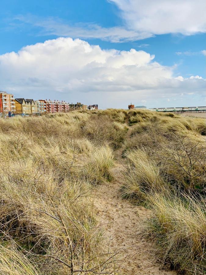 Beach Shore - Sea Views Литам-Сент-Эннс Экстерьер фото
